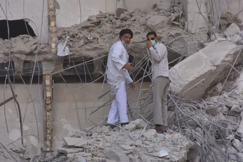 حضور امام جمعه اهواز در محل ریزش ساختمان متروپل آبادان