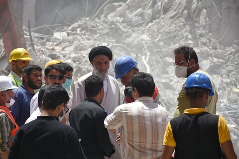 حضور امام جمعه اهواز در محل ریزش ساختمان متروپل آبادان