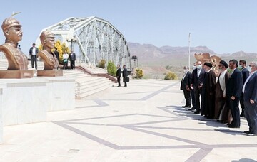 تصاویر/ بازدید رئیس جمهور از نقطه صفر مرزی جلفا و مزار شهدای مقابله با متجاوزین در سال ۱۳۲۰