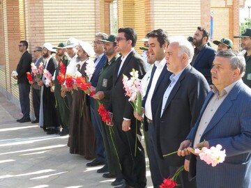 تصاویر/ آیین غبارروبی مزار شهدای شهرستان شوط