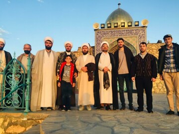 تصاویر/ برنامه کوهنوردی و قرائت زیارت عاشورا طلاب مدرسه علمیه امام صادق (ع) بیجار