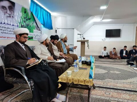 تصاویر/برگزاری کرسی آزاد اندیشی در مدرسه علمیه امام صادق (ع) بیجار