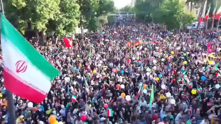  فیلم| خروش کودکان و نوجوانان انقلابی شاهرود در اجتماع «سلام فرمانده»