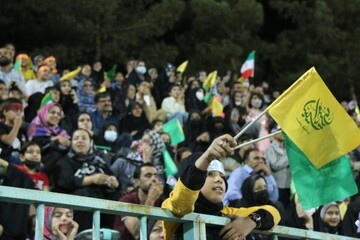 فیلم | سنگ تمام دهه نودی‌های رفسنجان با همخوانی سرود "سلام فرمانده"