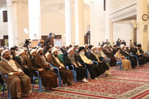 تصاویر| نشست طلاب و روحانیون استان فارس با حضور آیت الله حسینی بوشهری