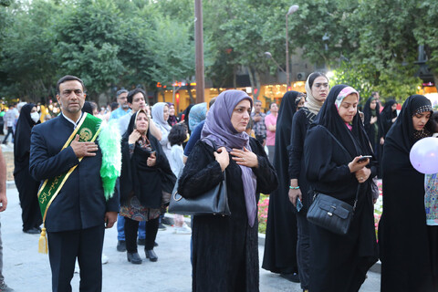 تصاویر/ حضور کاروان خادم های رضوی در گذرفرهنگی چهارباغ اصفهان