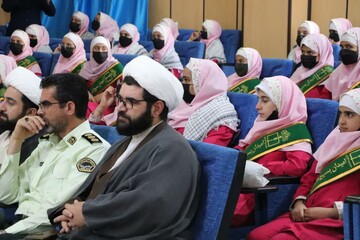 تصاویر/ برگزاری جشن دهه کرامت با حضور دانش آموزان دختر قروه ای