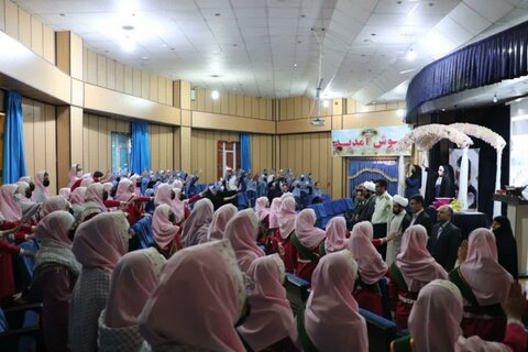 تصاویر/ برگزاری جشن دهه کرامت با حضور دانش آموزان دختر قروه ای