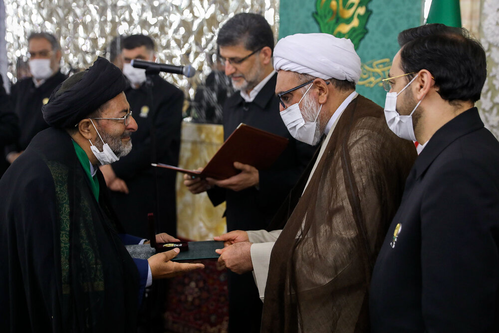 Imam Reza Shrine’s Servants Must Manifest Razavi School of Thought