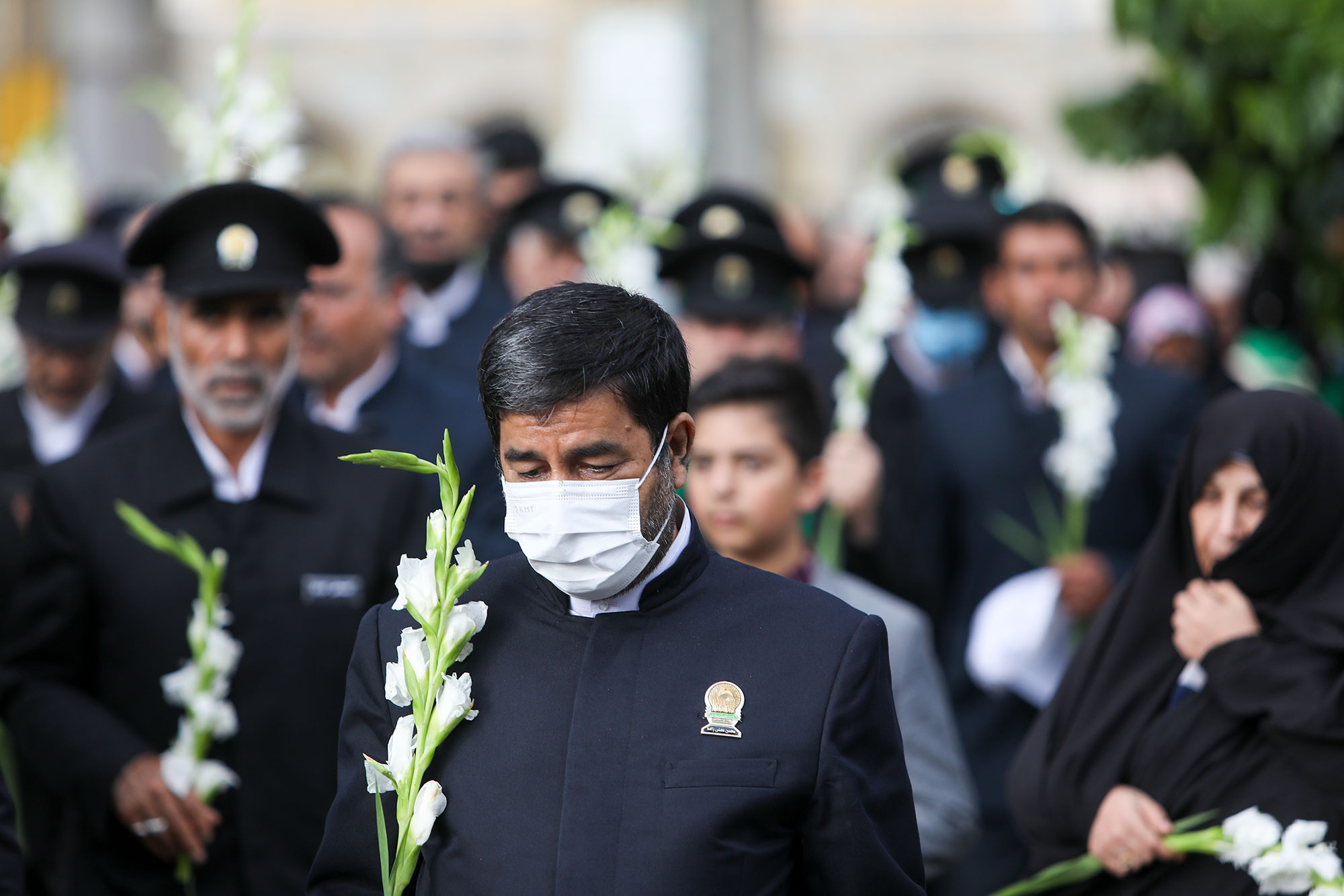 Photo/ Showering Imam Reza Holy Shrine with Flowers on Eve of His Birth Anniversary