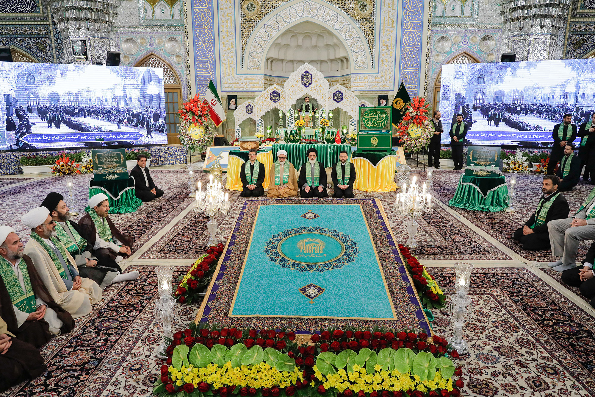 Photo/ Ceremony of Changing Imam Reza Holy Chamber Top Cover