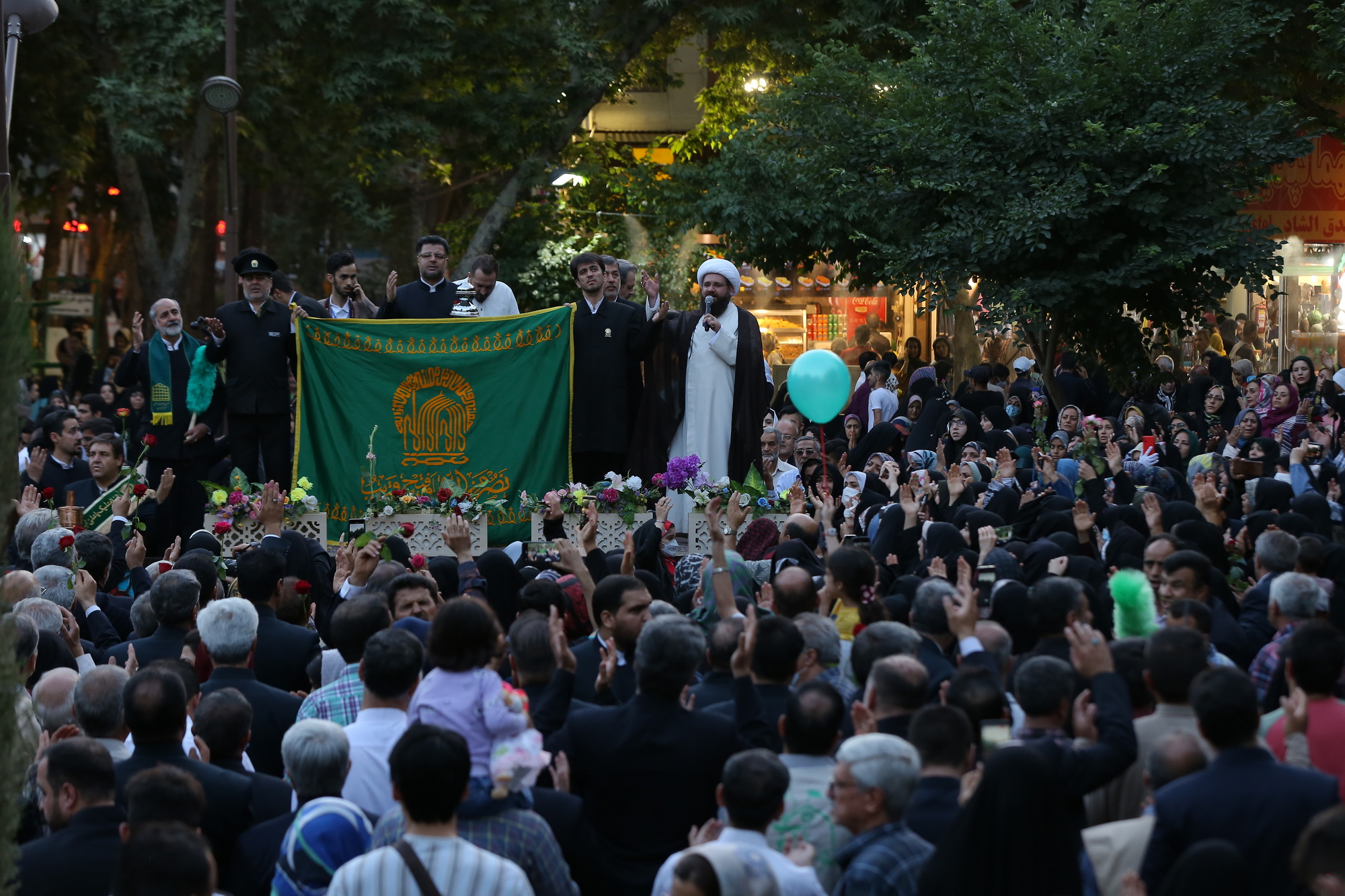 تصاویر/ همایش خادمان رضوی در گذر فرهنگی چهارباغ اصفهان