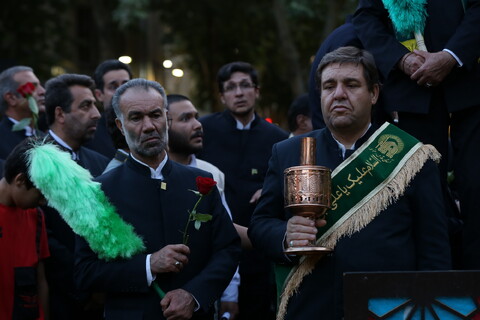 تصاویر/همایش بزرگ خادمان رضوی در گذرفرهنگی چهارباغ اصفهان