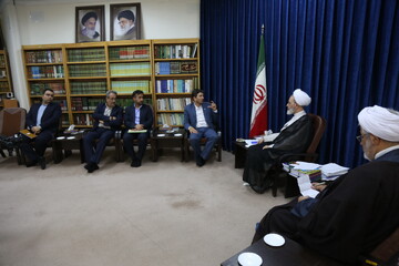 تصاویر/ دیدار مدیرعامل بانک قرض الحسنه مهر ایران با آیت الله اعرافی