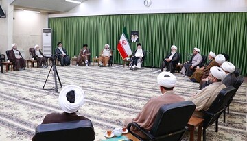 مراقب نفوذ دشمن در محتوای فقهی و علمی حوزه های علمیه باشید