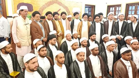 جامعہ امام امیر المومنین (ع) نجفی ہاؤس کا سالانہ جلسہ و طلاب كی تقريب عمامہ گزاری