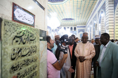 حضور جمعی از مسئولان کشور نیجر در حرم حضرت معصومه(س)