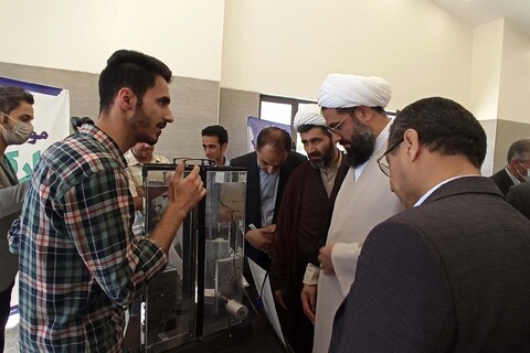 تصاویر | بازدید نماینده ولی فقیه در استان از نمایشگاه دائمی پارک علم و فناوری همدان