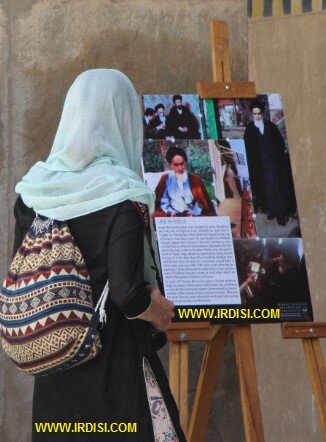 برگزاری نمایشگاه زندگی نامه امام خمینی(ره) به زبان انگلیسی + عکس