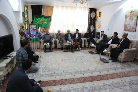 تصاویر/ دیدار ریاست شورای عالی استانهای کشور با خانواده شهید عسگری
