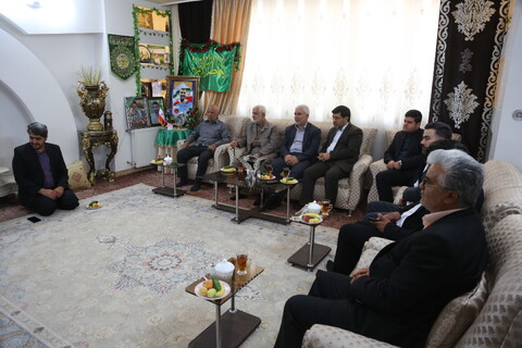 تصاویر/ دیدار ریاست شورای عالی استانهای کشور با خانواده شهید عسگری