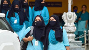 मुस्लिम लड़कियां पहुंची कॉलेज ,उन्होंने कहा हिजाब नहीं शिक्षा में रुकावट