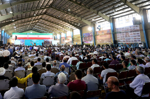 تصاویر/ دیدار رئیس جمهور با مردم ورامین، پیشوا و قرچک در ورزشگاه تختی