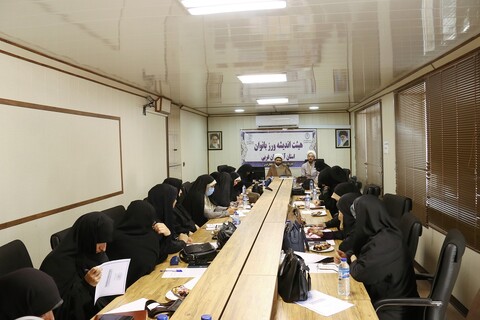 تصاویر/ جلسه هیئت اندیشه ورز قرآنی امور بانوان آذربایجان غربی