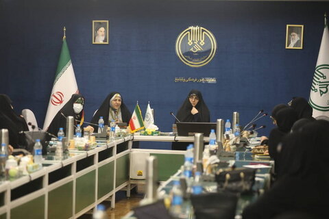 نشست مدیران مدارس تهران با مدیرکل بانوان سازمان تبلیغات