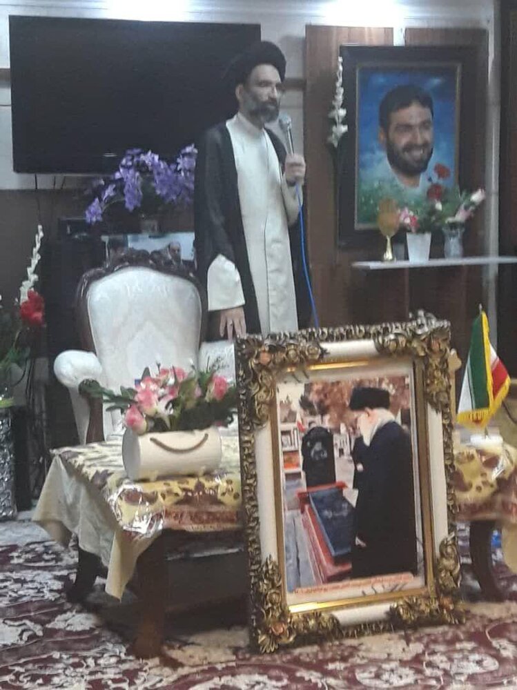 امام جمعه کاشان به دیدار خانواده های شهیدان احمدی روشن و تهرانی مقدم رفت + عکس