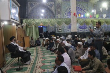 نماینده ولی فقیه در خوزستان پای درد دل مردم بندر امام خمینی(ره) نشست