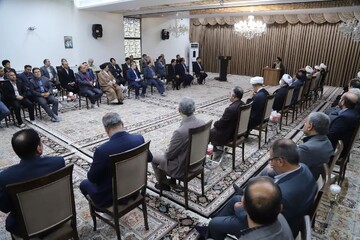 تصاویر/ دیدار جمعی از مدیران و کارکنان مجموعه قضایی تبریز با نماینده ولی فقیه در استان آذربایجان شرقی