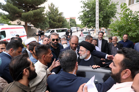 تصاویر/ حضور رئیس جمهور در جمع خانواده شهدای محله جوادیه بجنورد