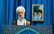 خطیب جمعة طهران: الشعب الایرانی حول تهديدات المتغطرسین إلى فرص