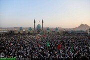 بالصور/ اجتماع جماهيري لأداء أنشودة "سلام أيها القائد" في مسجد جمكران بمدينة قم المقدسة