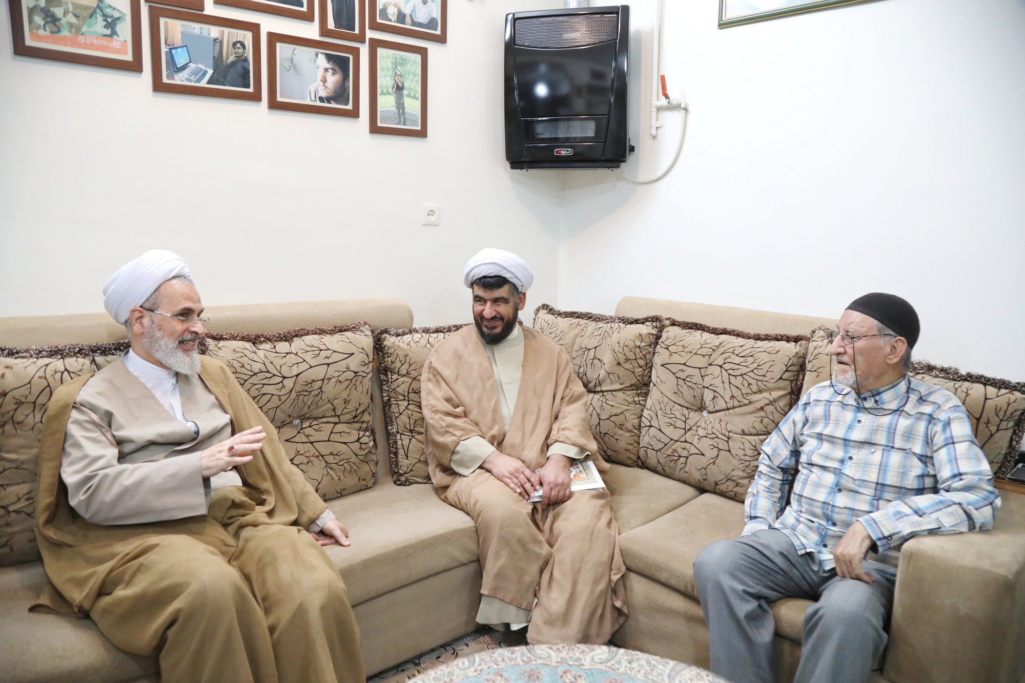 Photo/ Ayatollah Arafi meets martyr Dehshiri's family