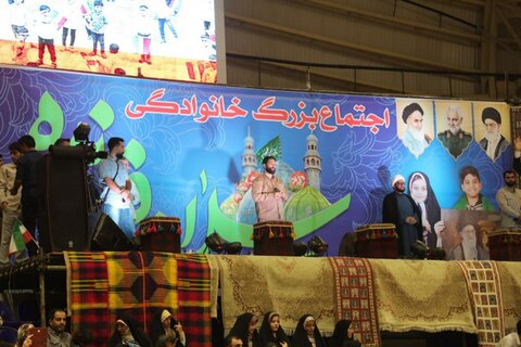 تصاویر/ اجتماع بزرگ همخوانی سرود «سلام فرمانده» در سنندج برگزار شد