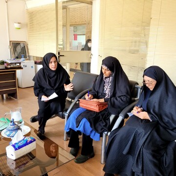 بانوان طلبه ساوه در دوره های فنی و حرفه ای شرکت می کنند