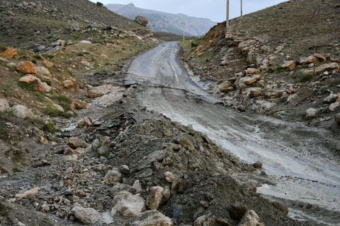 بالصور/ إمام جمعة مدينة ماكو شمالي غربي إيران يتفقد المناطق المتضررة من السيول بهذه المدينة