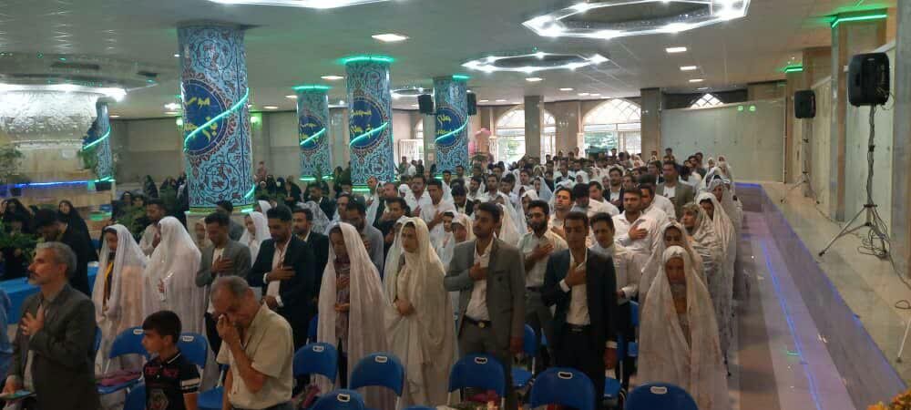 جشن ازدواج ۱۵۰ زوج در آستان مقدس علی بن باقر(ع) اردهال کاشان + عکس 