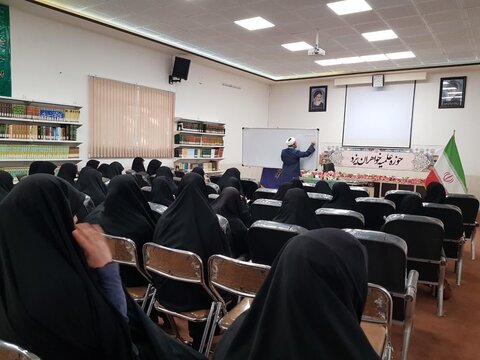 برگزاری کارگاه آموزشی«ارتباط مؤثر با نوجوان در محیط آموزشی» در حوزه علمیه خواهران یزد