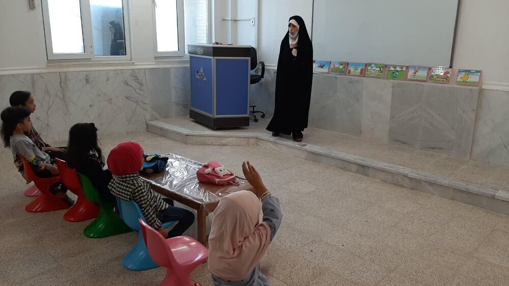 برگزاری کلاس‌های تابستانه در مدرسه علمیه فاطمه الزهرا(س) کنگان +عکس