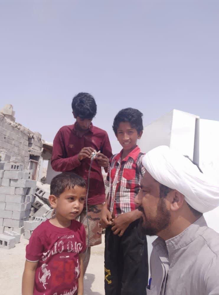 روایتی از خدمت رسانی امام روستای جهادی به مردم زلزله زده هرمزگان  / دلگرمی مردم زلزله زده با مشاهده طلاب