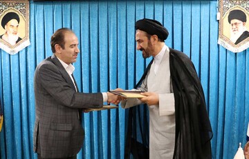 تمدید قرارداد مرکز خدمات حوزه‌های علمیه و شرکت بیمه آسیا