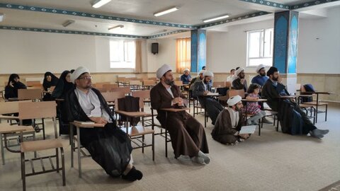 تصاویر/ برگزاری کلاس های مشاوره اسلامی برای روحانیون و طلاب کردستانی