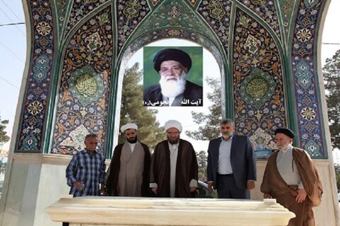 تصاویر/ ادای احترام رئیس شورای سیاست گذاری ائمه جمعه کشور به علماء و شهدای کرمانشاه