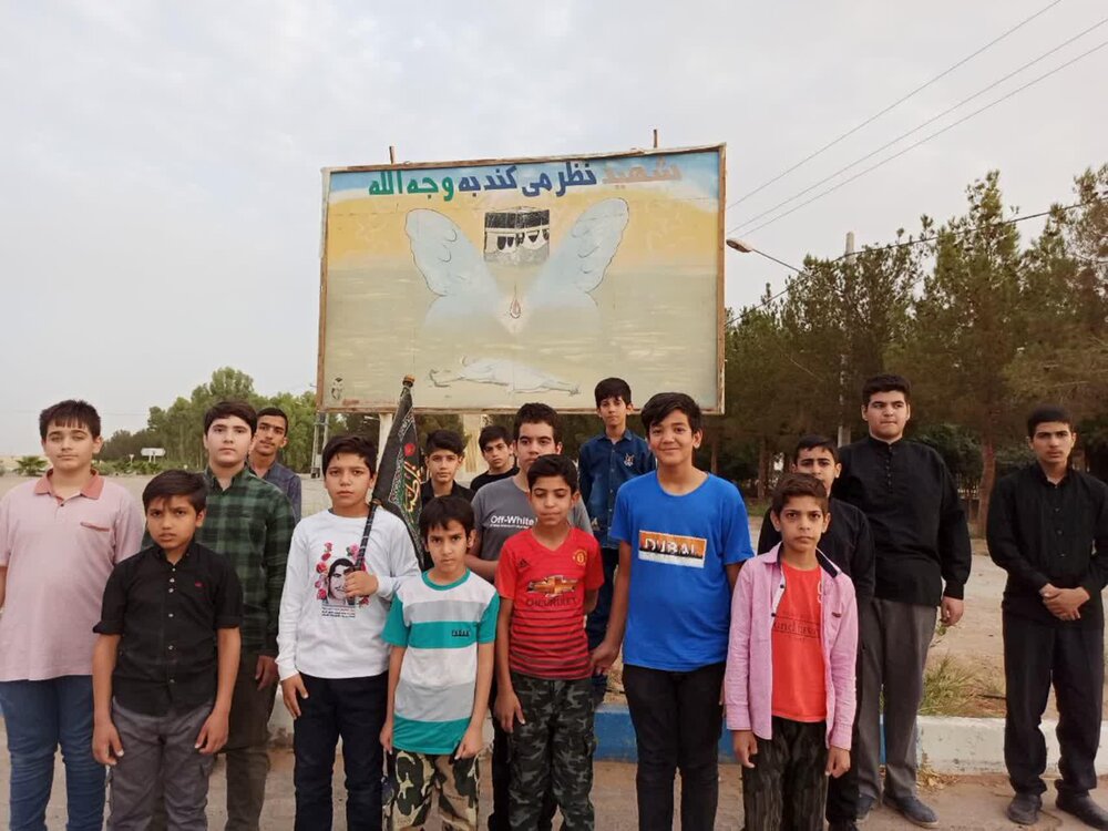 فیلم| پرده‌خوانی شهدای مراسم برائت از مشرکین ۱۳۶۶ در اشکذر