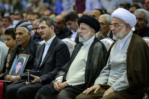 تصاویر/ حضور رئیس جمهور در جمع مردم سقز