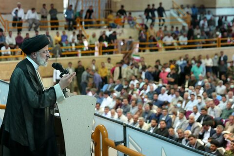 تصاویر/ حضور رئیس جمهور در جمع مردم سقز