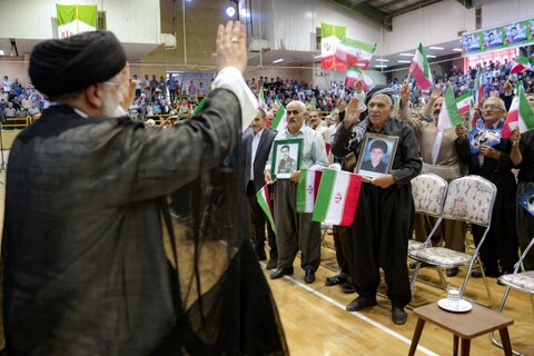 تصاویر/ حضور رئیس جمهور در جمع مردم سقز